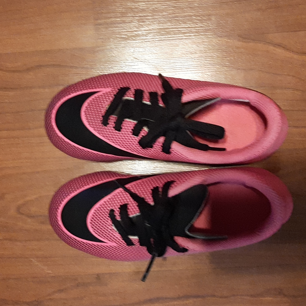Nike girls soccer shoes